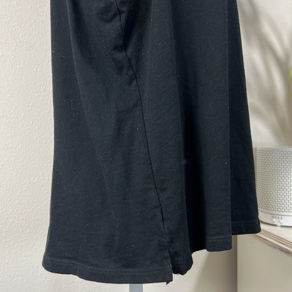 7 Old Navy XL Black or White Sleeveless Tops - Picture 11 of 16